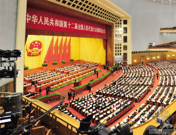 當(dāng)日上午，國(guó)務(wù)院總理李克強(qiáng)在會(huì)上做了2016年政府工作報(bào)告。